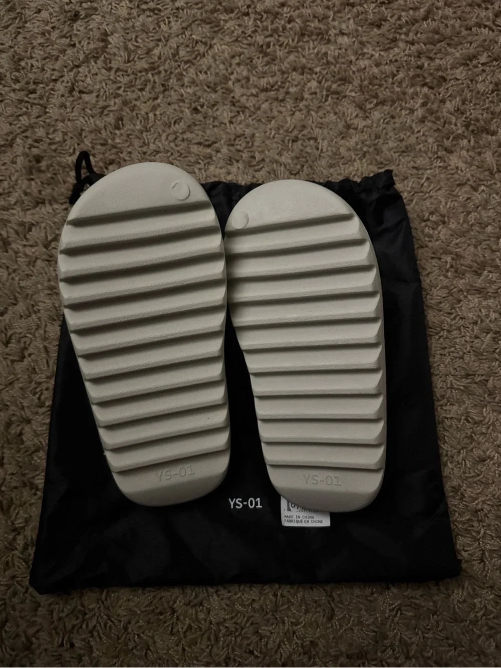 Cream YEEZY Slides BRAND NEW